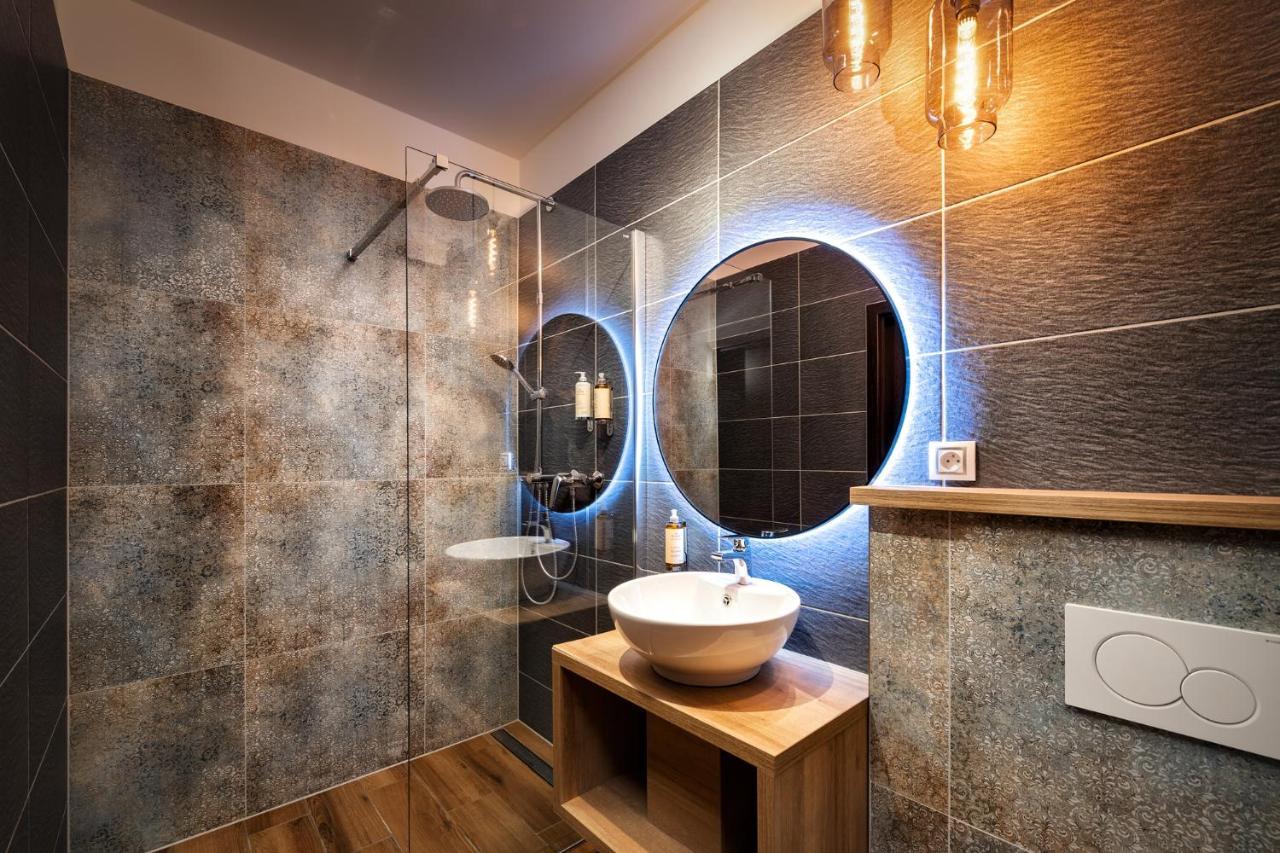 Wine & Wellness Hotel Besedni Dum วาลติตซา ภายนอก รูปภาพ