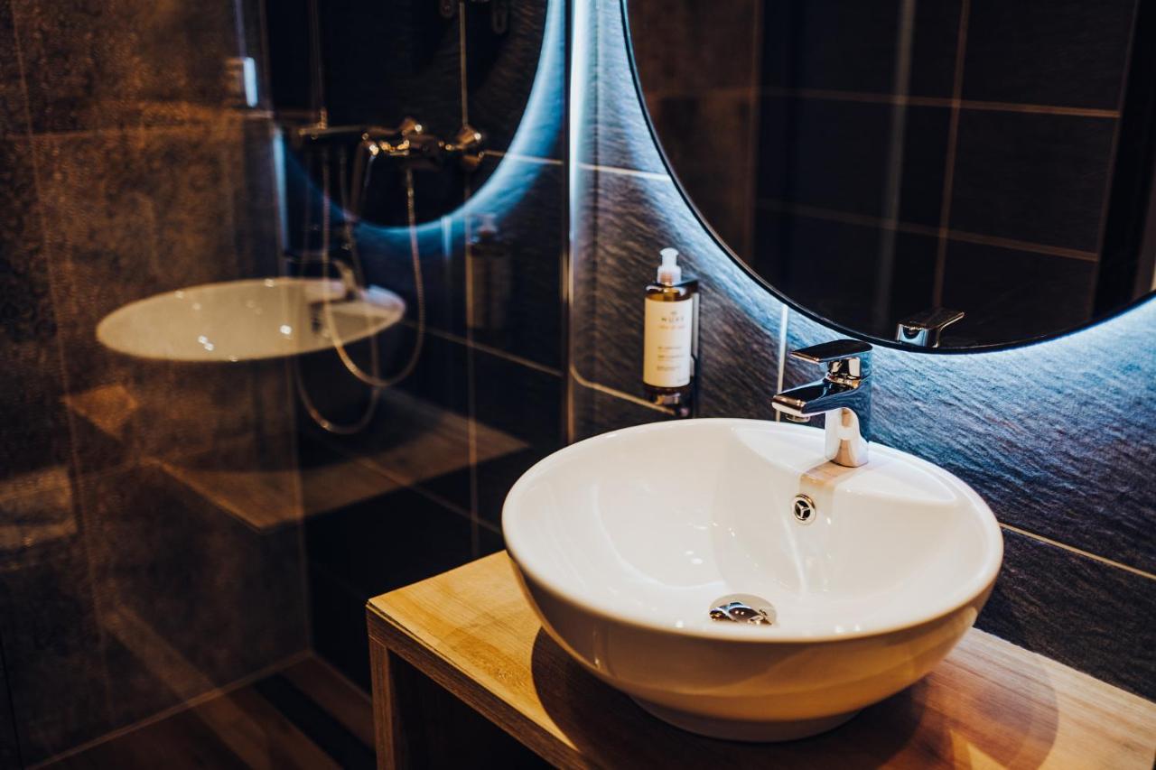 Wine & Wellness Hotel Besedni Dum วาลติตซา ภายนอก รูปภาพ