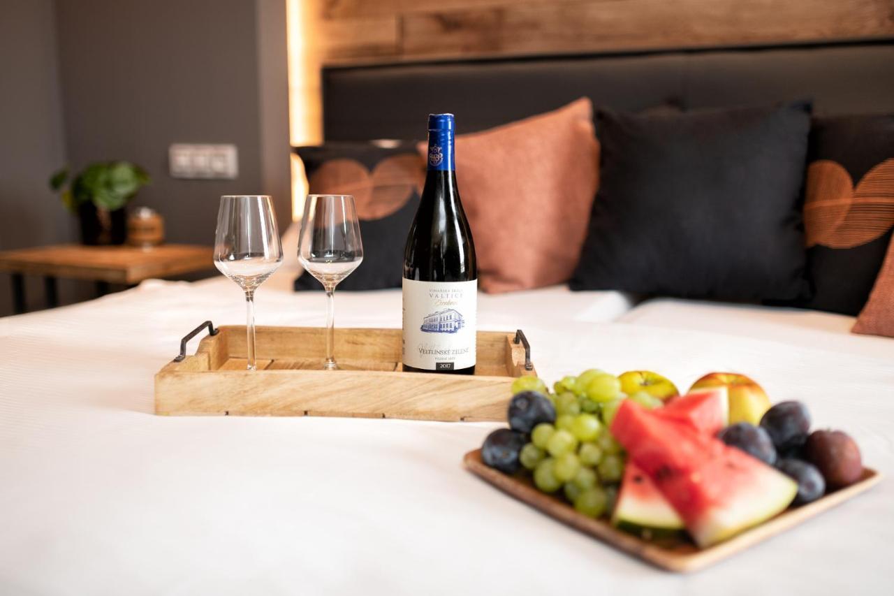 Wine & Wellness Hotel Besedni Dum วาลติตซา ภายนอก รูปภาพ