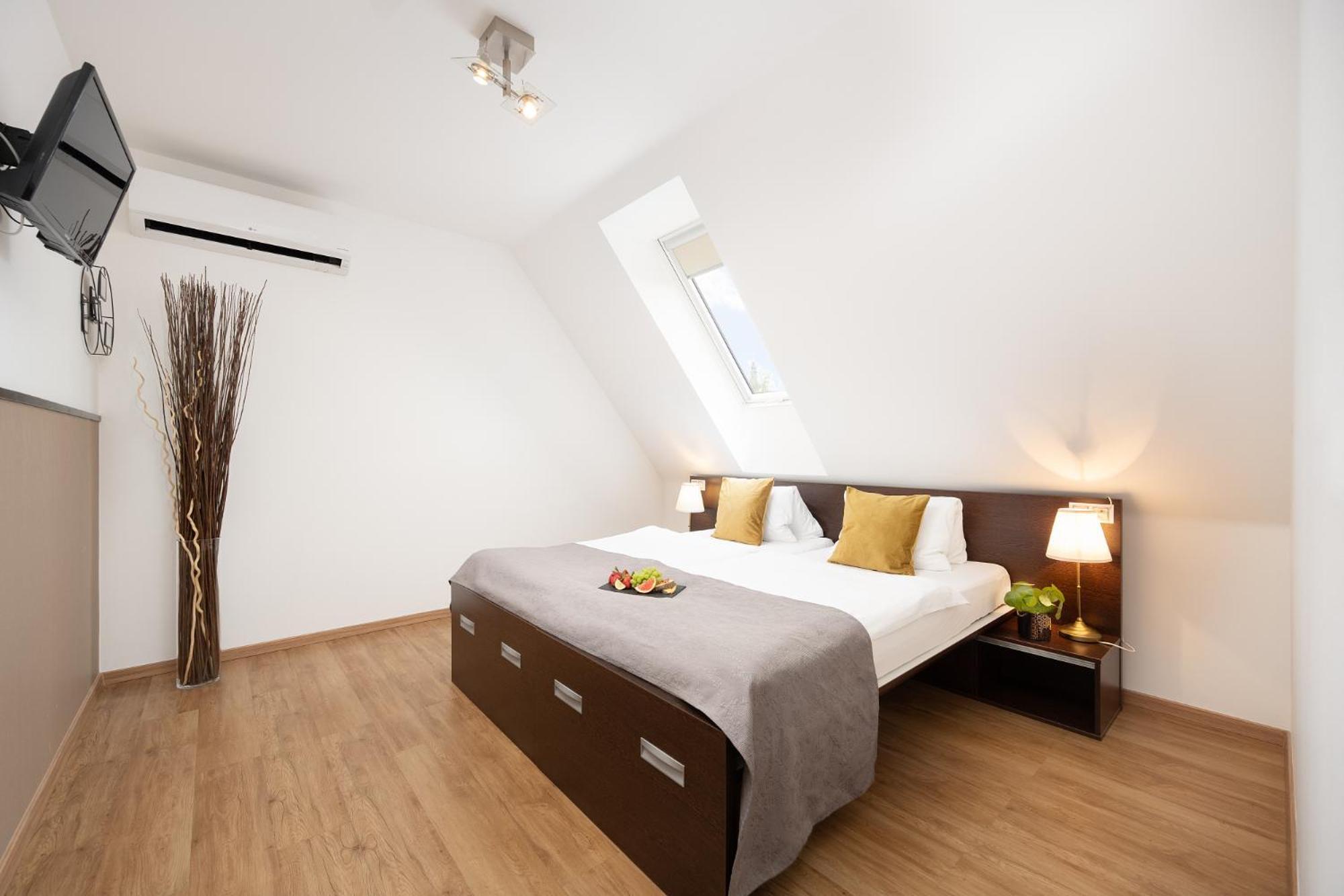 Wine & Wellness Hotel Besedni Dum วาลติตซา ภายนอก รูปภาพ