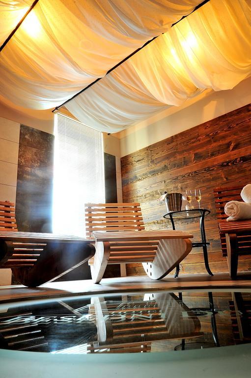 Wine & Wellness Hotel Besedni Dum วาลติตซา ภายนอก รูปภาพ